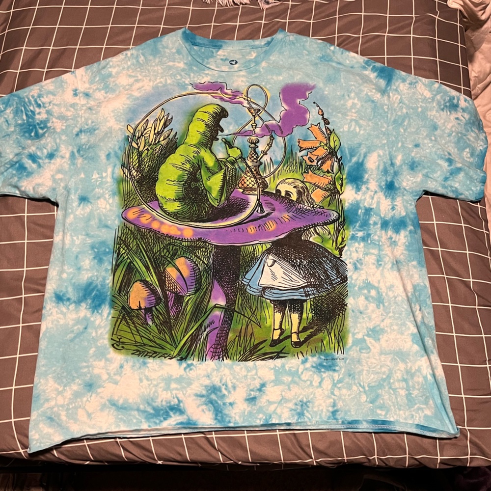 Rare 2015 Liquid Blue Alice In Wonderland Fantasy Teeshirt